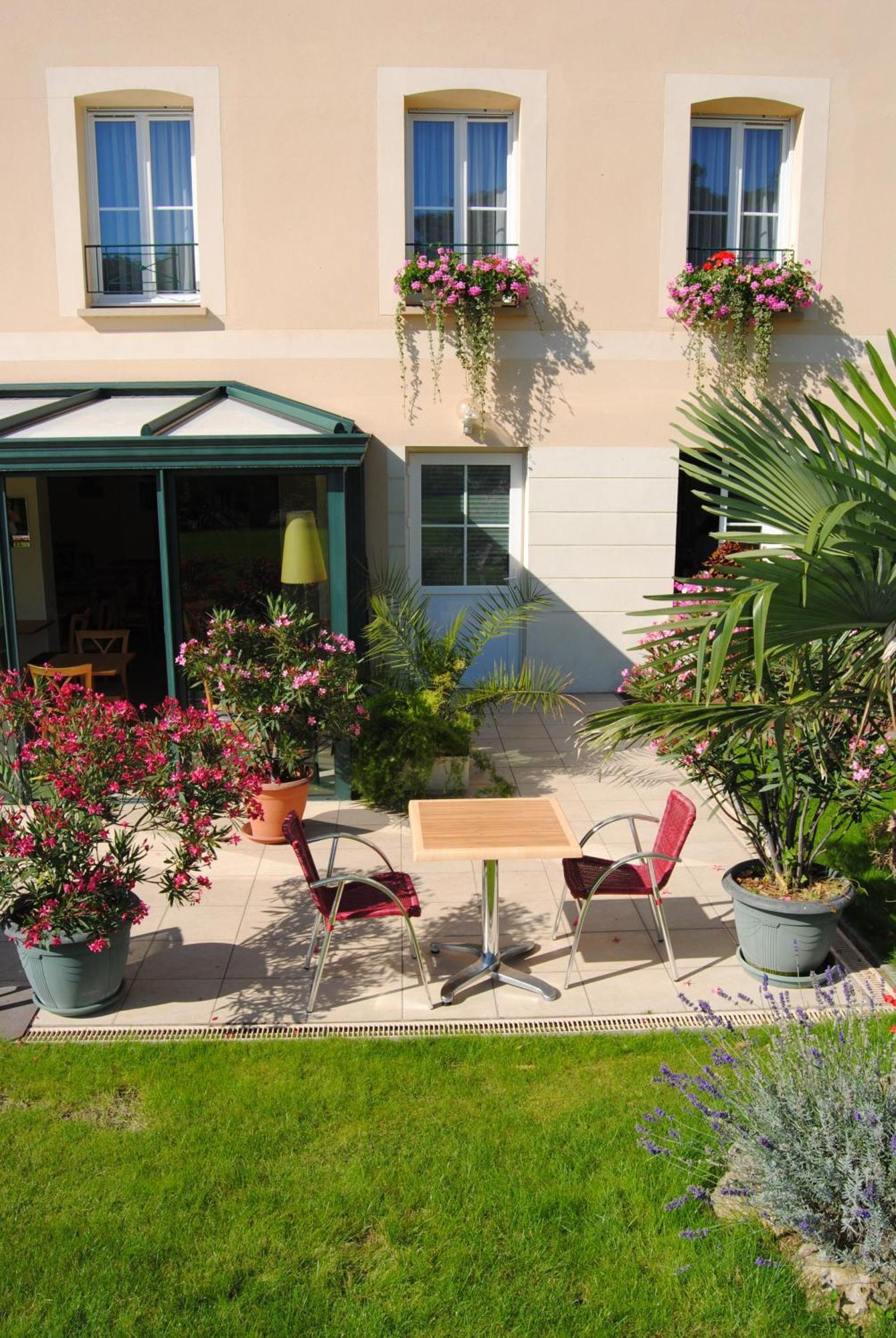 Hôtel Logis Entre Beauce et Perche Châteaudun Extérieur photo